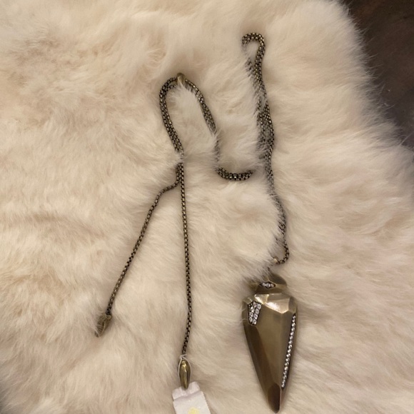 Kendra Scott Staley Arrowhead necklace- great for Kansas City Chiefs fans! - Picture 3 of 6